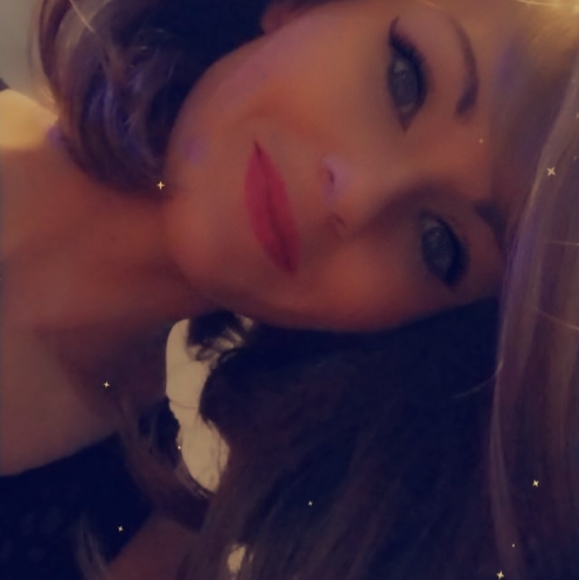 Dirty blonde wig shoulder length, lots of volume, you can part it any way - Picture 3 of 5